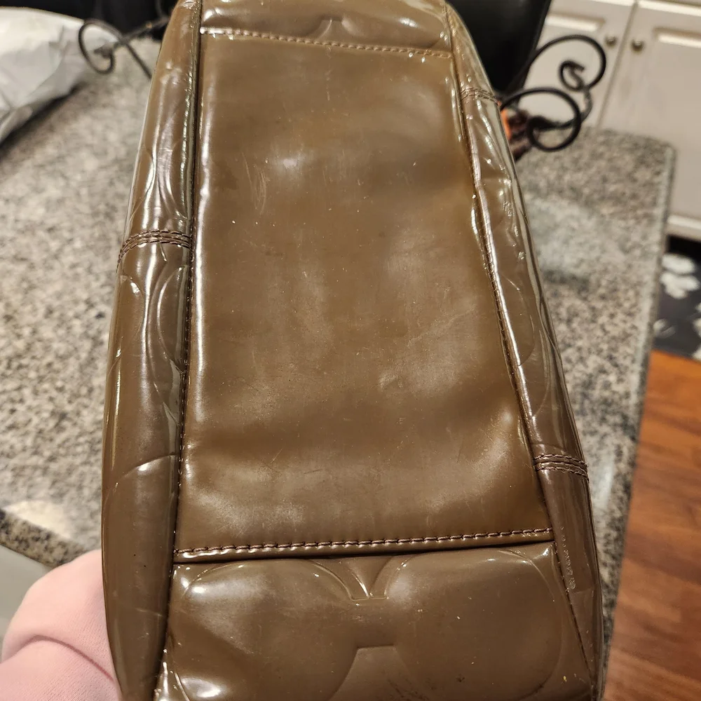 Coach Olive Green Op Art Embossed Patent Leather East West Gallery Tote  Bag - Picture 3 of 16